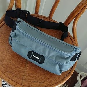 oakley fanny pack